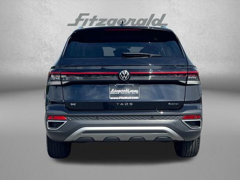 Used 2025 Volkswagen Taos SE w/ Panoramic Sunroof Package AWD/4WD image 7