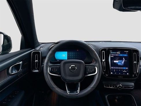 Used 2023 Volvo XC40 Recharge Ultimate image 25