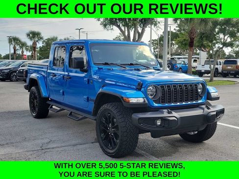 Used 2024 Jeep Gladiator Sport AWD/4WD image 3