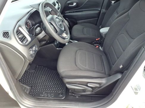 Used 2022 Jeep Renegade Latitude AWD/4WD image 9