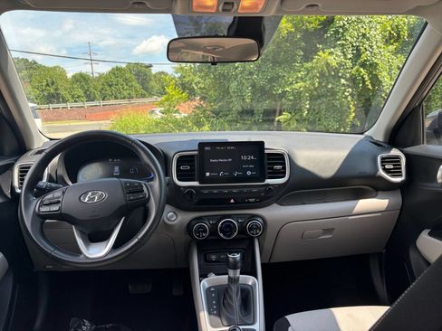 Used 2025 Hyundai Venue SEL FWD image 33