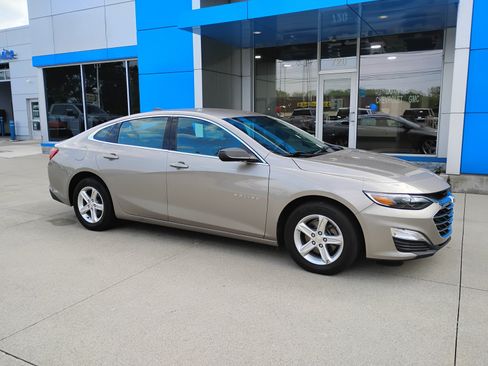 Used 2022 Chevrolet Malibu LS FWD image 5