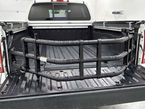 Used 2018 Nissan Frontier SV image 27