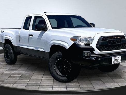 Used 2017 Toyota Tacoma SR RWD image 38