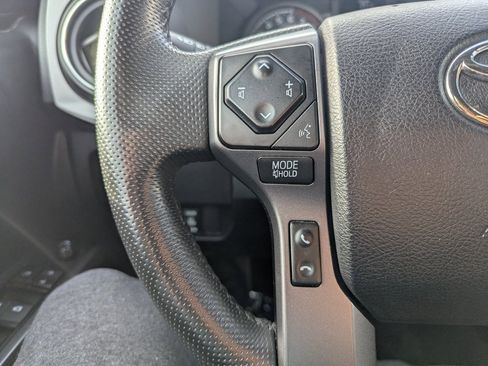 Used 2022 Toyota Tacoma TRD Off-Road image 25