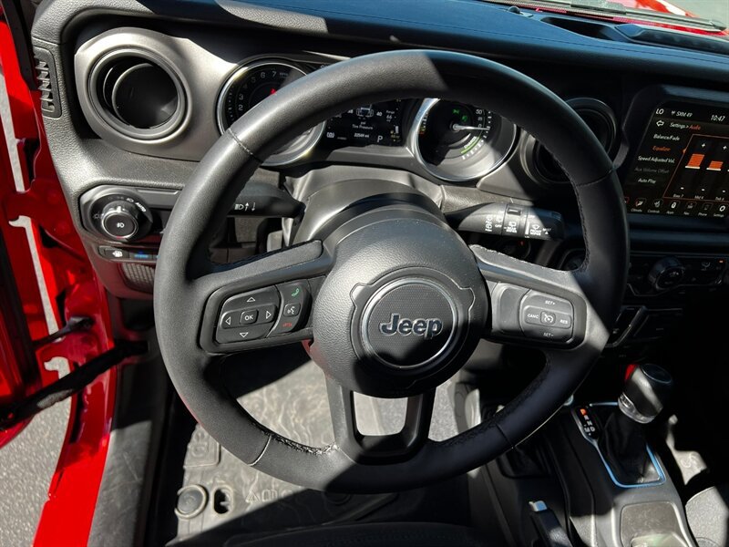 Used 2023 Jeep Wrangler Unlimited w/ Cold Weather Group AWD/4WD image 28