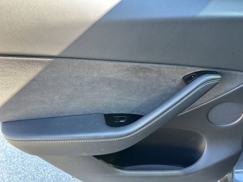 Used 2020 Tesla Model Y Long Range image 13