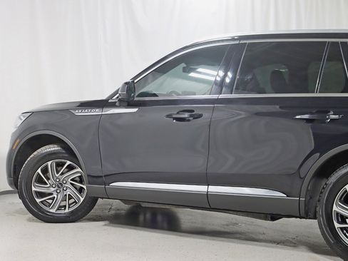 Used 2024 Lincoln Aviator AWD w/ Elements Package image 11