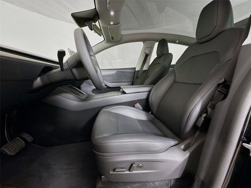Used 2026 Tesla Model Y 2WD image 2