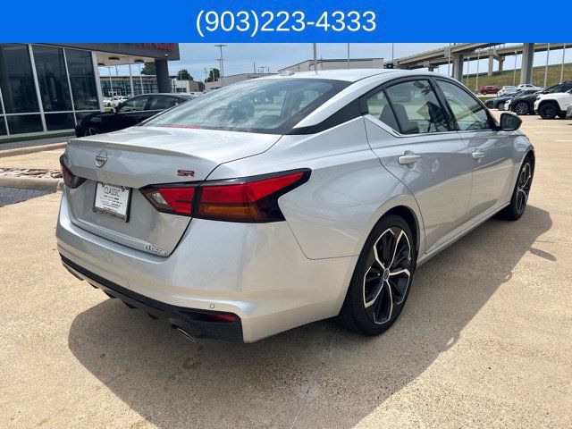 Used 2024 Nissan Altima 2.5 SR FWD image 12