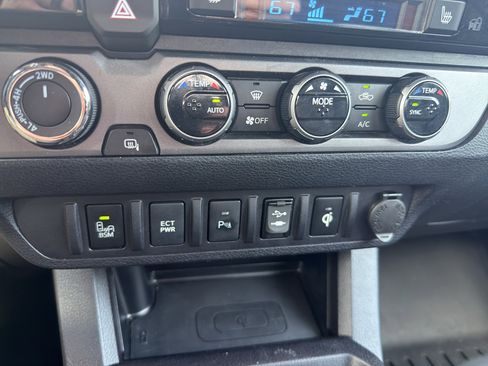 Used 2016 Toyota Tacoma TRD Off-Road AWD/4WD image 20