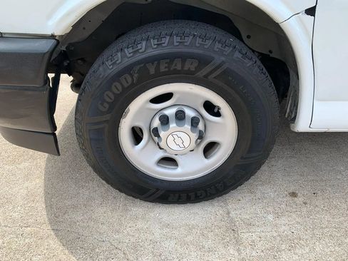 Used 2017 Chevrolet Express 2500 RWD image 14