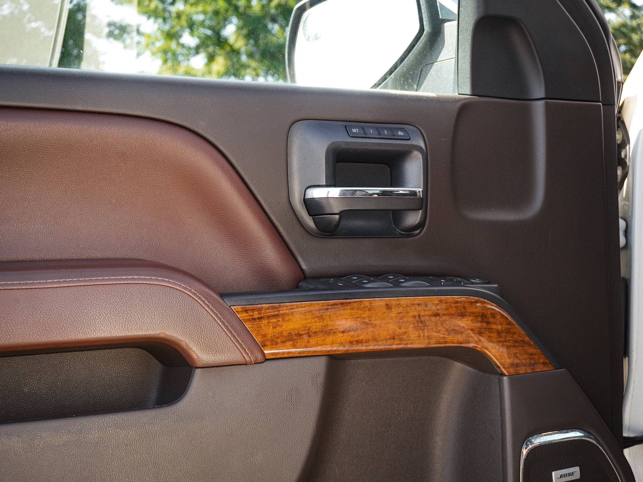 Used 2015 Chevrolet Silverado 1500 High Country w/ High Country Premium Package AWD/4WD image 14