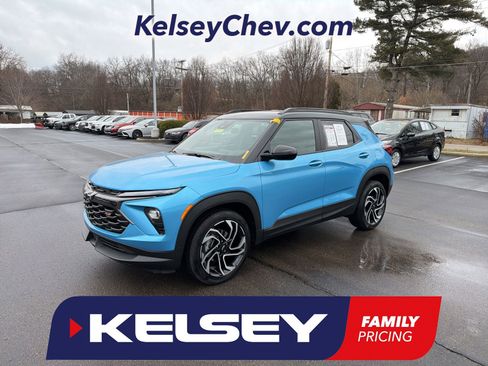 Used 2025 Chevrolet TrailBlazer RS w/ Driver Confidence Package image 1