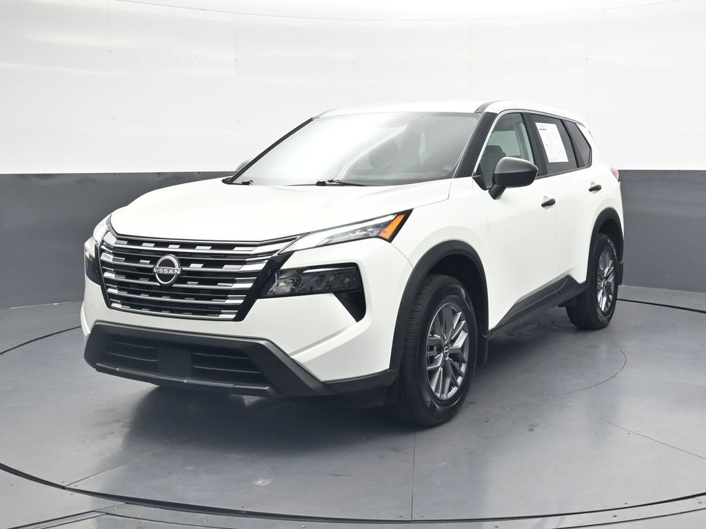 Used 2025 Nissan Rogue S AWD/4WD image 12