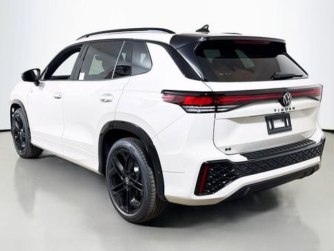 New 2026 Volkswagen Tiguan SE R-Line FWD image 3
