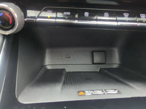 Used 2025 Chevrolet Traverse RS AWD/4WD image 26