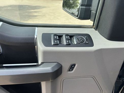 Used 2016 Ford F150 XLT AWD/4WD image 12