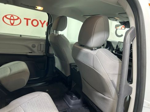 Used 2024 Toyota Sienna LE image 14