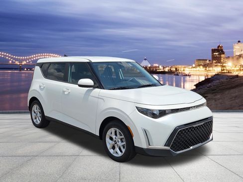 Used 2024 Kia Soul LX w/ Option Group 015 FWD image 5