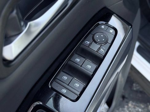 Used 2023 Nissan Pathfinder SL AWD/4WD image 15