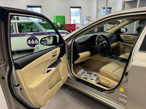 Used 2015 Toyota Camry LE image 10