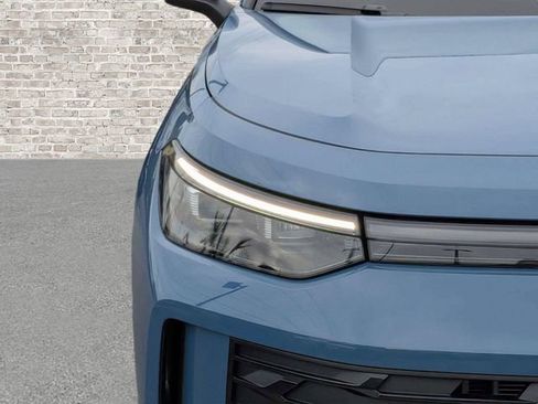 Certified 2025 Volkswagen Tiguan SE FWD image 10