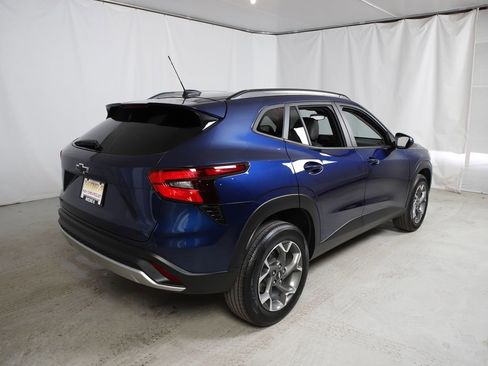 Used 2024 Chevrolet Trax LT w/ Driver Confidence Package image 3