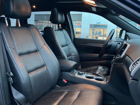 Used 2018 Jeep Grand Cherokee Limited image 39