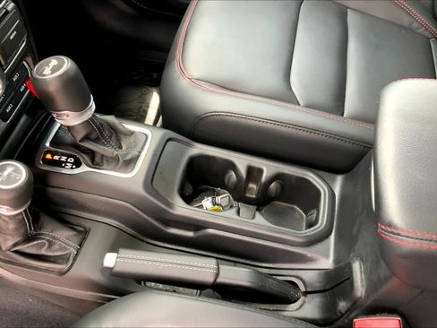Used 2025 Jeep Wrangler Unlimited Rubicon AWD/4WD image 17