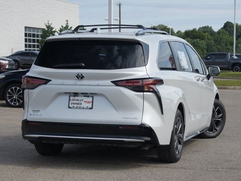 Used 2026 Toyota Sienna Platinum AWD/4WD image 12