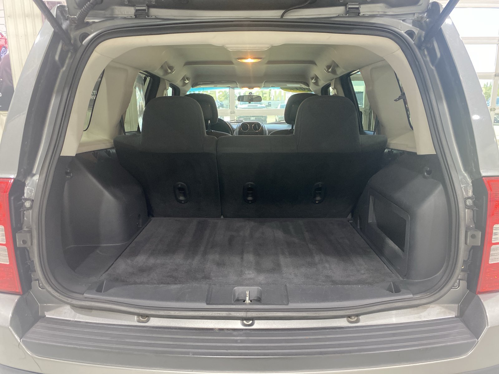 Used 2012 Jeep Patriot Latitude AWD/4WD image 13