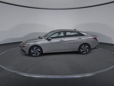 Used 2025 Hyundai Elantra SEL FWD image 10