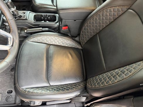 Used 2023 Jeep Wrangler Unlimited Sahara image 38