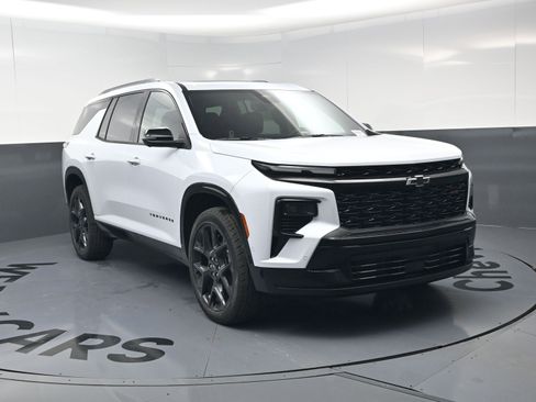 New 2026 Chevrolet Traverse RS image 3