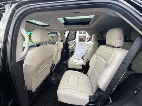 Used 2016 Ford Explorer Platinum AWD/4WD image 21