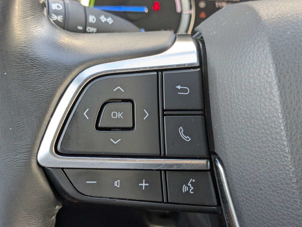 Used 2021 Toyota Highlander XLE AWD/4WD image 37