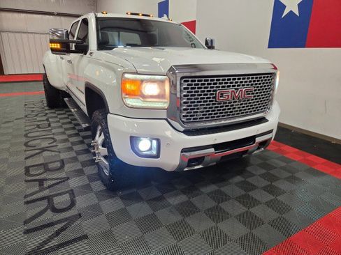Used 2016 GMC Sierra 3500 Denali w/ Duramax Plus Package image 21