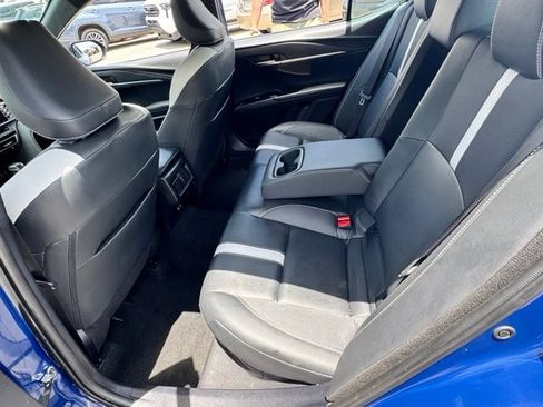 Used 2025 Toyota Camry SE FWD image 11