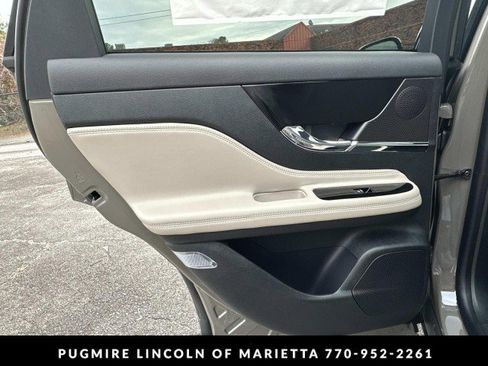 New 2026 Lincoln Corsair Reserve w/ Rear Removable Package Tray image 22