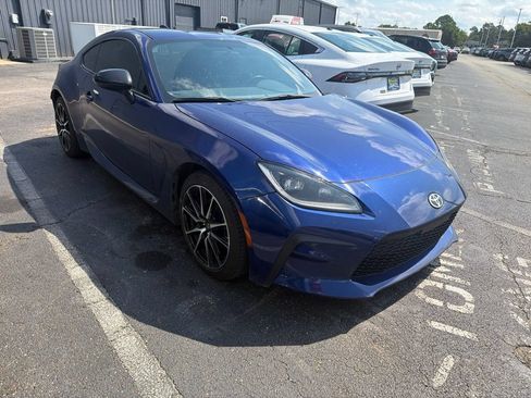 Used 2023 Toyota GR86 RWD image 3
