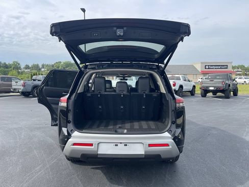 Used 2023 Nissan Pathfinder SL AWD/4WD image 23