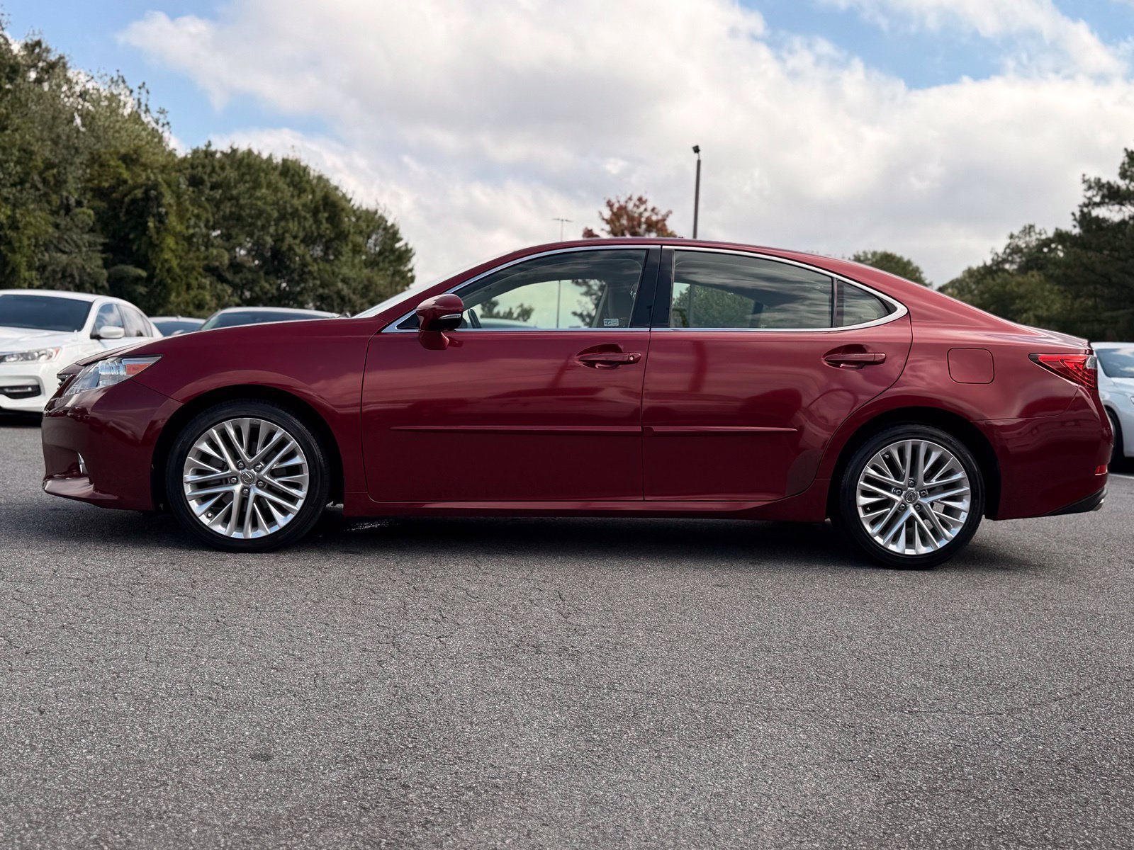 Used 2015 Lexus ES 350 w/ Ultra Luxury Package FWD image 2