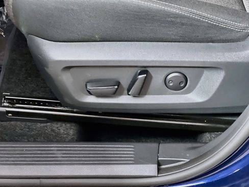 Used 2024 Nissan Rogue SV FWD image 16