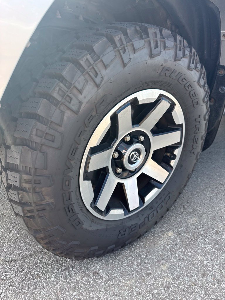 Used 2019 Toyota 4Runner TRD Off-Road AWD/4WD image 2