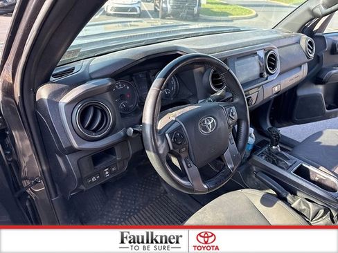 Used 2018 Toyota Tacoma TRD Sport w/ Technology Package image 9