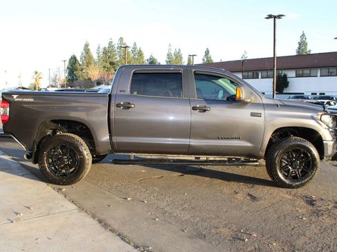 Used 2018 Toyota Tundra SR5 w/ SR5 Upgrade Package image 40