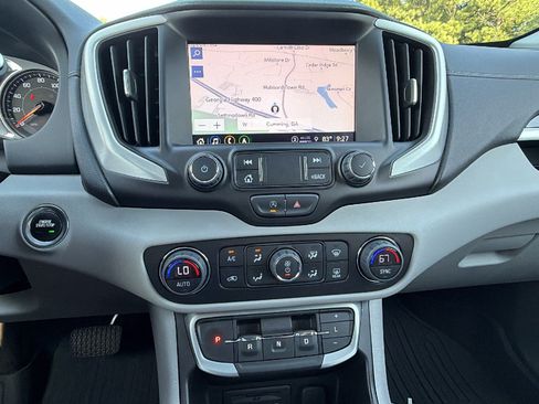 Used 2022 GMC Terrain SLT w/ Infotainment Package II AWD/4WD image 33