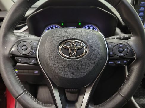 Used 2020 Toyota RAV4 XLE Premium FWD image 23