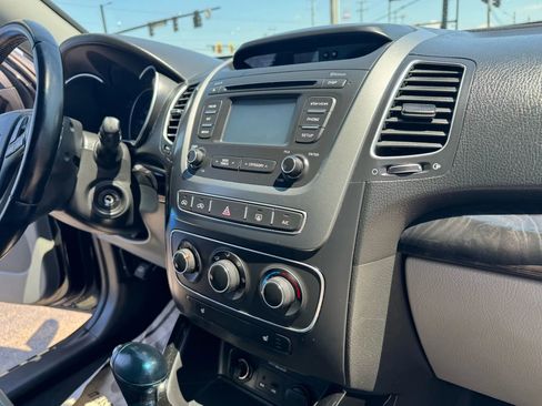 Used 2015 Kia Sorento LX image 23